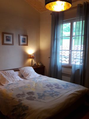 Photo du gite La Grange Neuve, à Montferrier dans l'Ariège, interieur chambre parentale